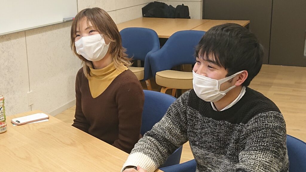 左から既婚でNISA経験者の米田さん、学生で同じく経験者の石川さん